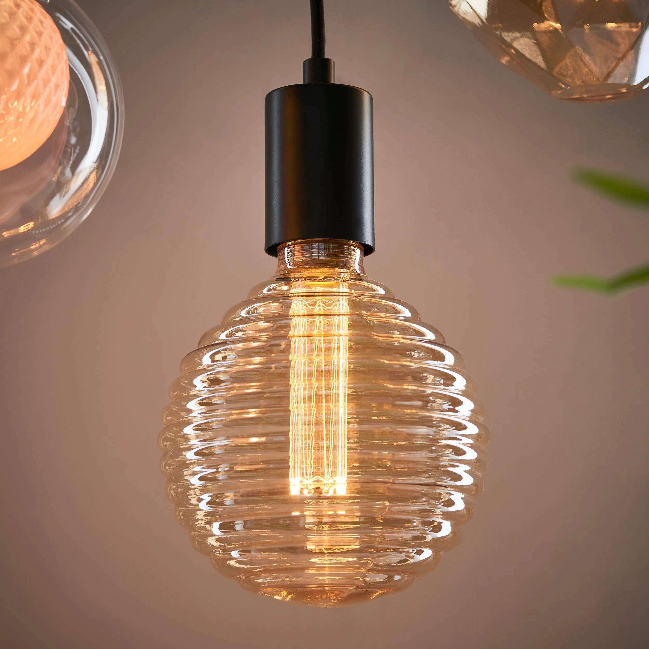 Beehive E27 Amber Tinted Ribbed 2.5w LED Light Bulb