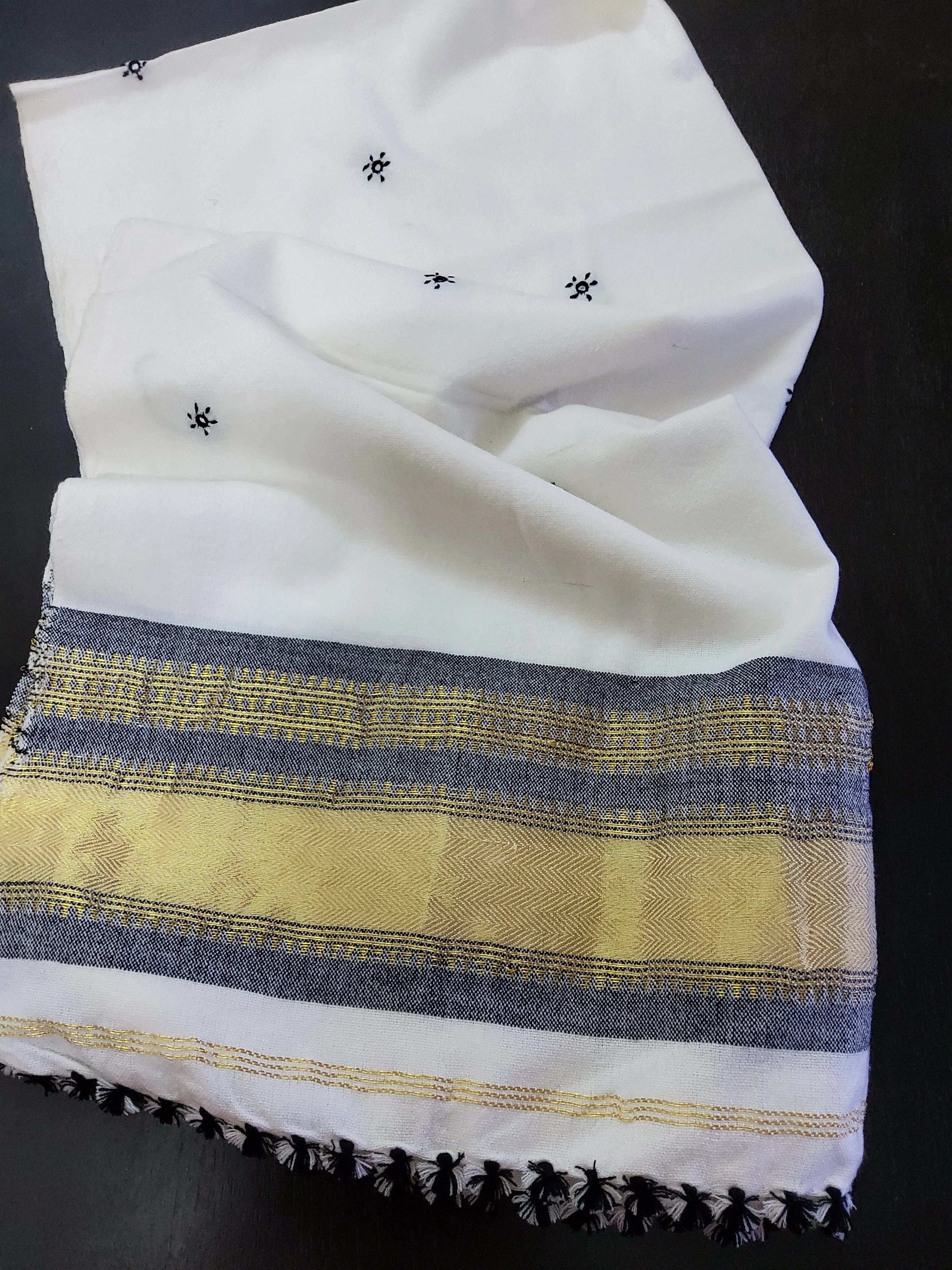 Bhujodi Woollen Shawl with mirror work