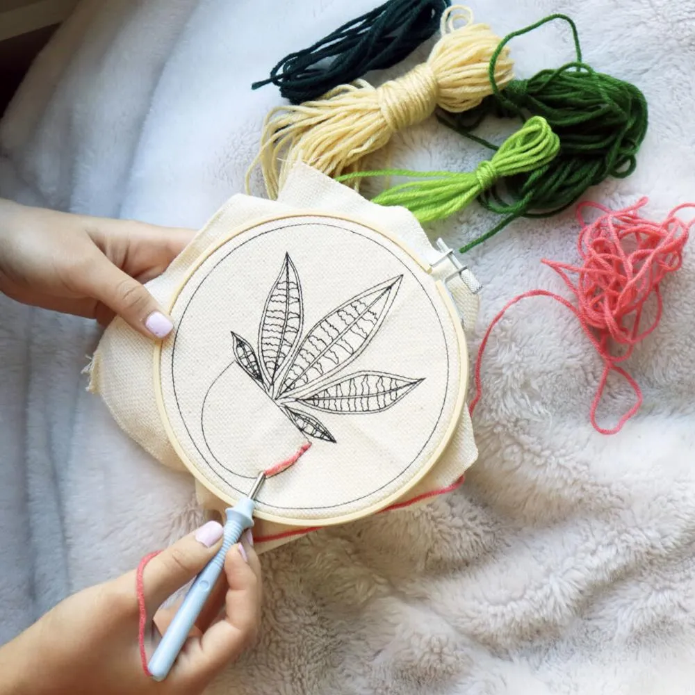 Kikkerland Mini Punch Needle Kit - Houseplant