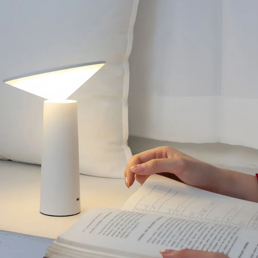 LED Simple Atmosphere Table Lamp, Creative European Style Table Lamp, USB Charging Creative Decoration Restaurant Bedside Night Light