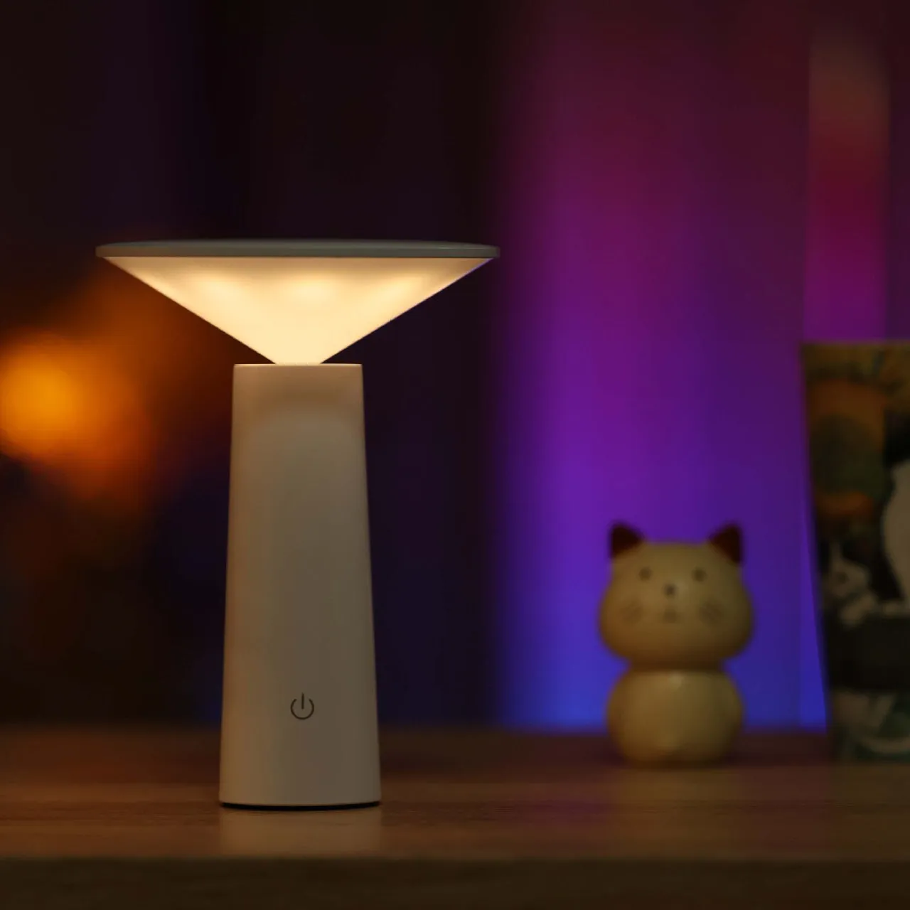 LED Simple Atmosphere Table Lamp, Creative European Style Table Lamp, USB Charging Creative Decoration Restaurant Bedside Night Light