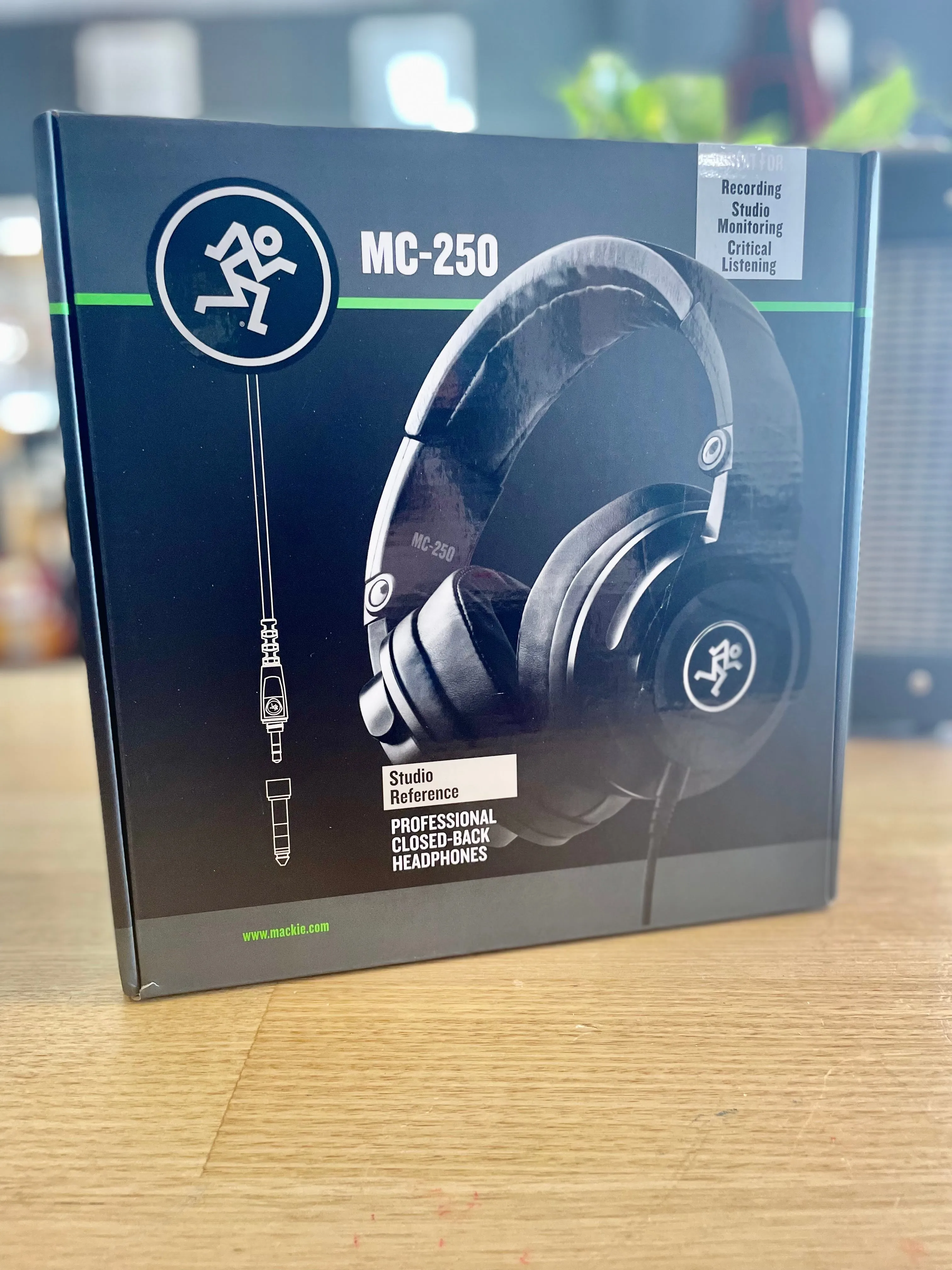Mackie | MC-250 | Closed Back | Studio Reference Headphones