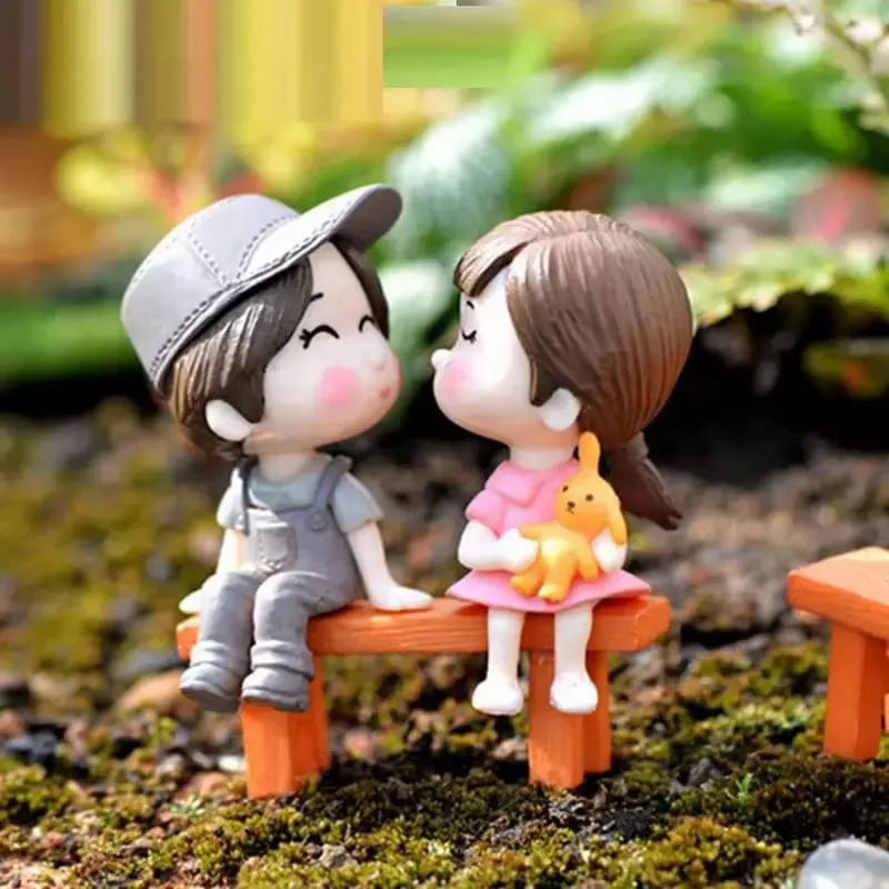SATYAM KRAFT 1 Set Mini Couples Miniature Romantic Gift For Girlfriend Boyfriend Husband Wife Kissing Love Couple Miniature Alphabet Statue Showpiece-Decoration Items (Poly Resin), Multicolour